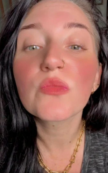 “Le banger des rouges à lèvres” – Inès, 34 ans